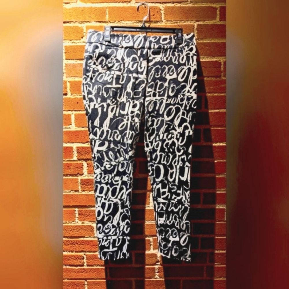 GRAPHIC COLLAGE PRINT ANKLE PANTS    NWT